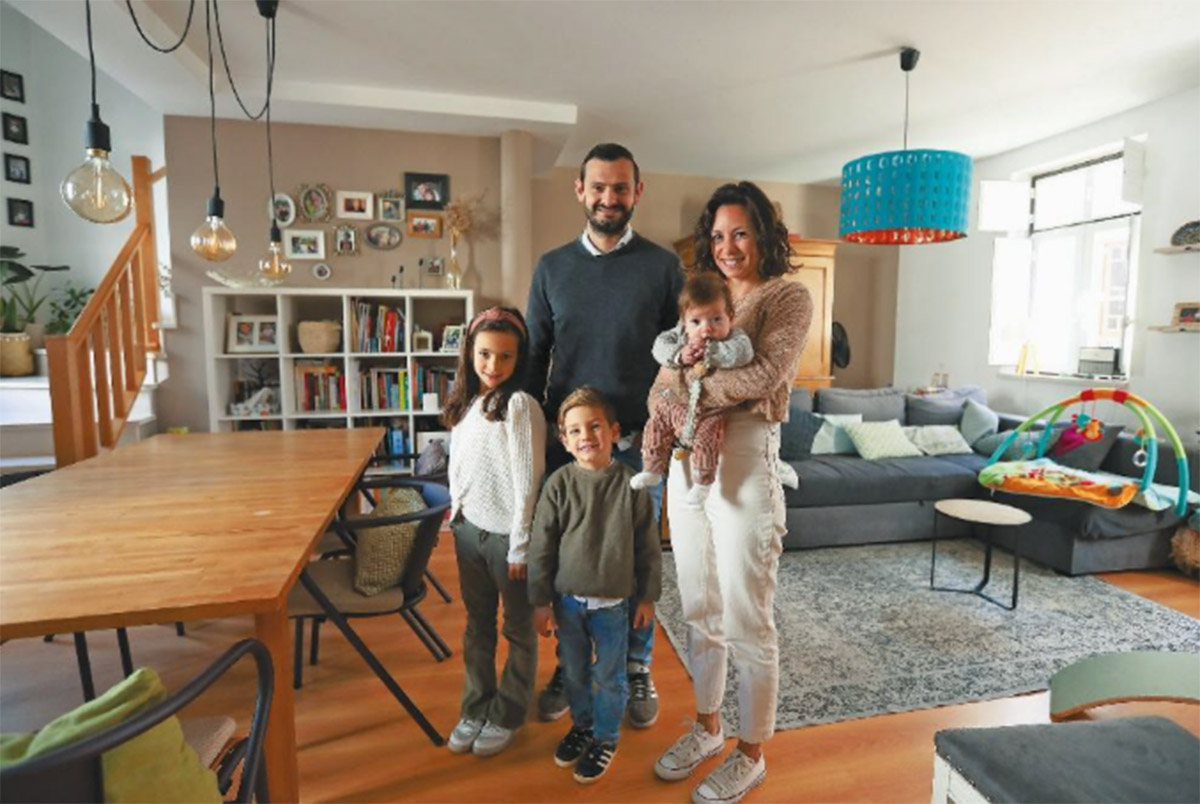 Charlotte Cazaban e João Caetano, 34 anos, mudaram-se para Torres Vedras e têm três filhos FOTO NUNO BOTELHO